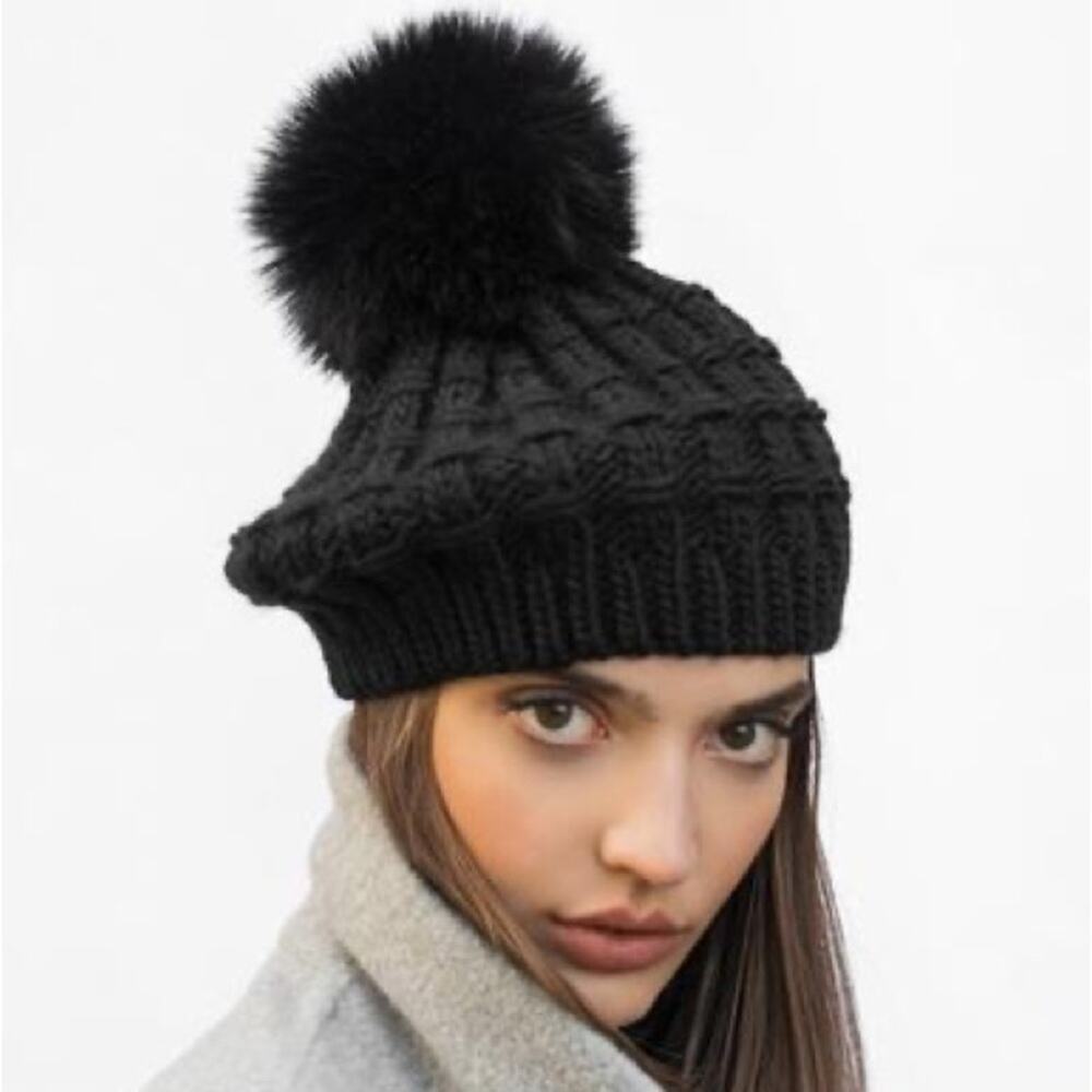 Kyi Kyi Cable Knit Beret Beanie Faux Fur Pom Black New